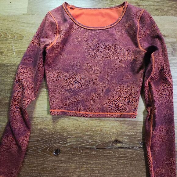 Lululemon Red Fitted Long Sleeve Crop Top - Picture 2 of 6